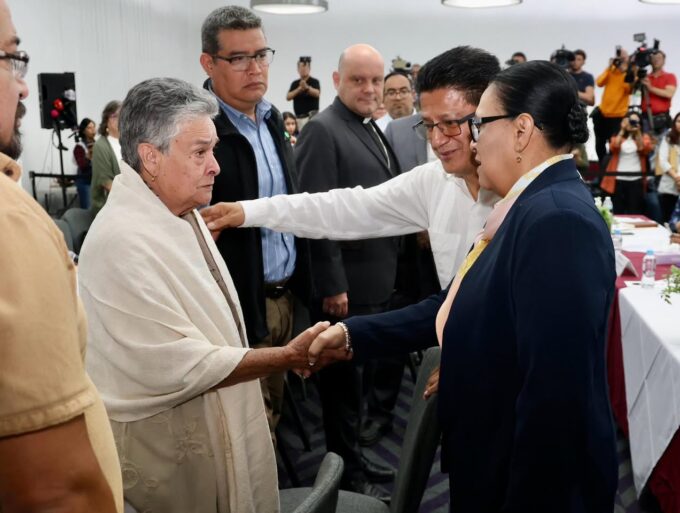 Reunión de Rosa Icela con madres buscadoras