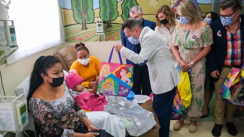Festeja Lemus a niños hospitalizados