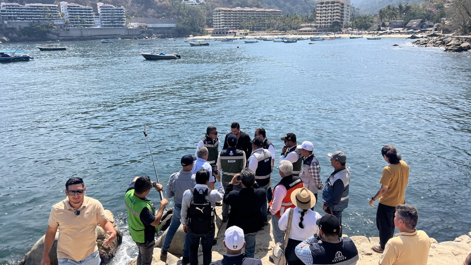 Perfilan puentes en playas de Vallarta