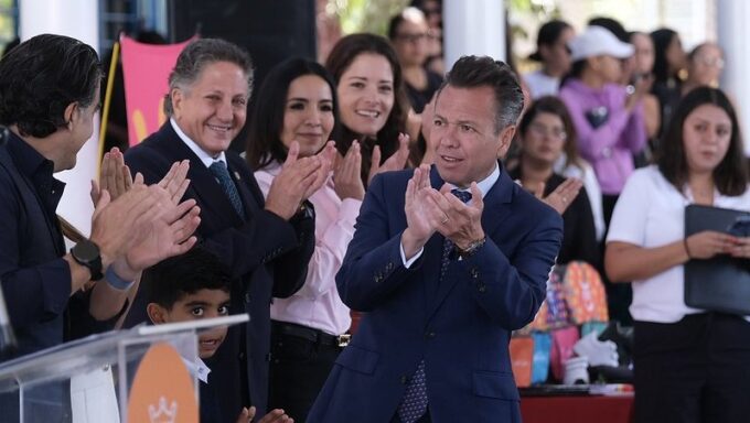 Realizan Pablo Lemus y Juan José Frangie la primera entrega de paquetes escolares del programa ‘Zapopan ¡Presente!’