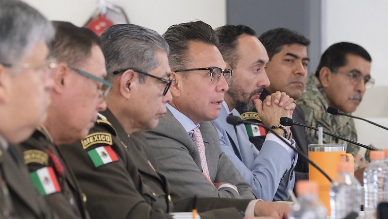 Reunión de seguridad en la base de la Guardia Nacional en El Salto