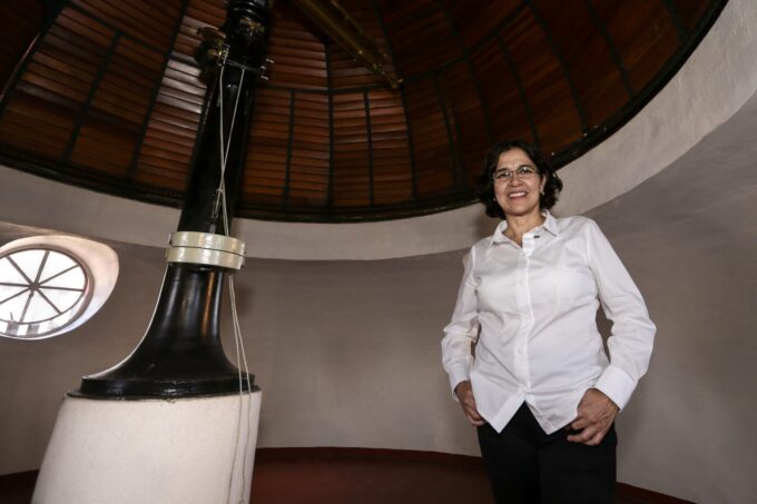 Colabora con labortatorio de EU que investiga las ondas gravitacionales.