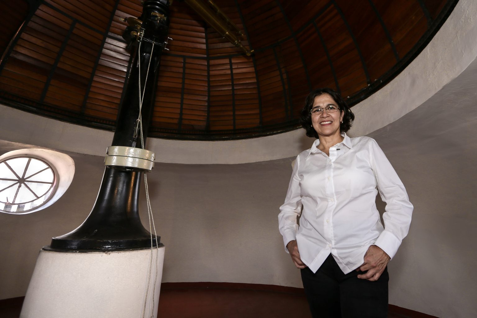 Colabora con labortatorio de EU que investiga las ondas gravitacionales.