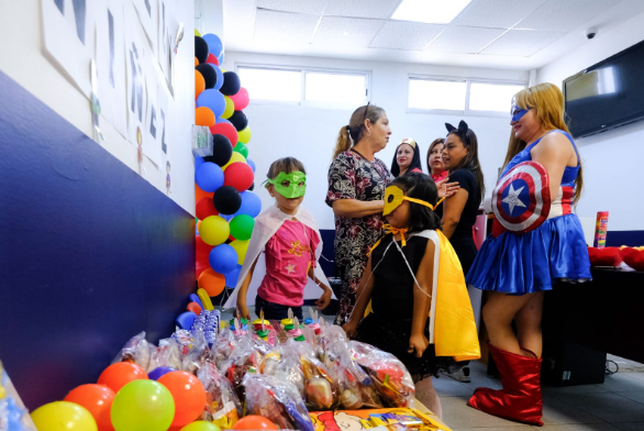 Fiscalía de Jalisco celebra a menores de edad.