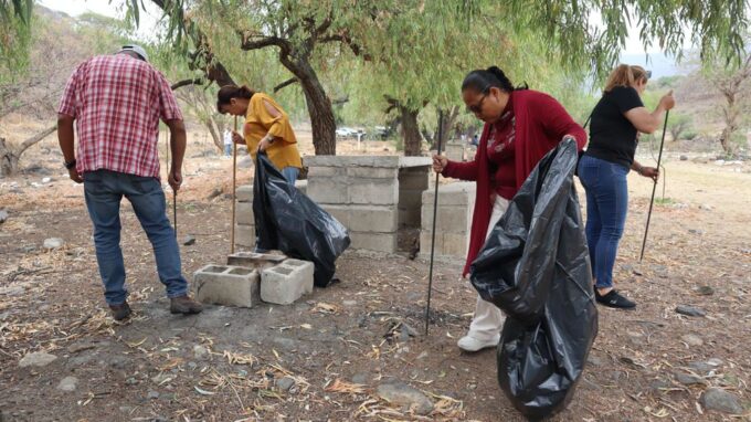 Limpian Cerro Viejo