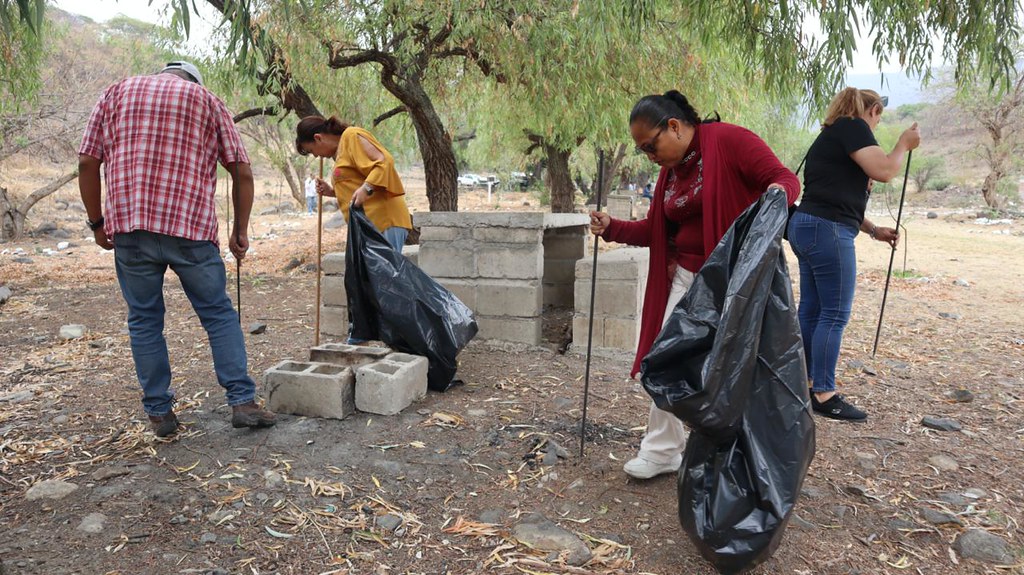 Limpian Cerro Viejo