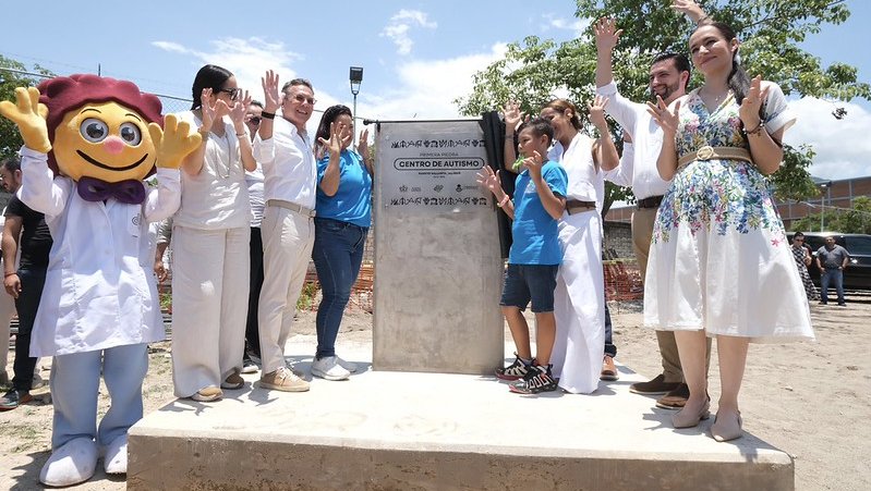 Primera piedra del Centro de Autismo en Puerto Vallarta.