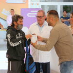 Entrega Quirino aparatos auditivos