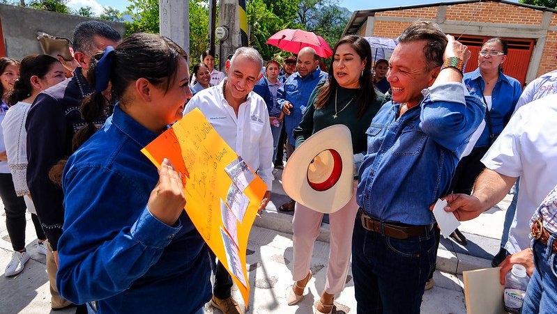 Pablo Lemus Navarro revisa obra carretera