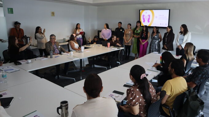 Taller de espacios laborales seguros para ellas.