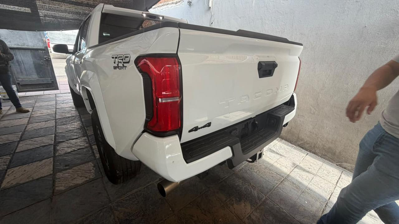 Camioneta robada en Las Vegas, Nevada, es hallada en Guadalajara.