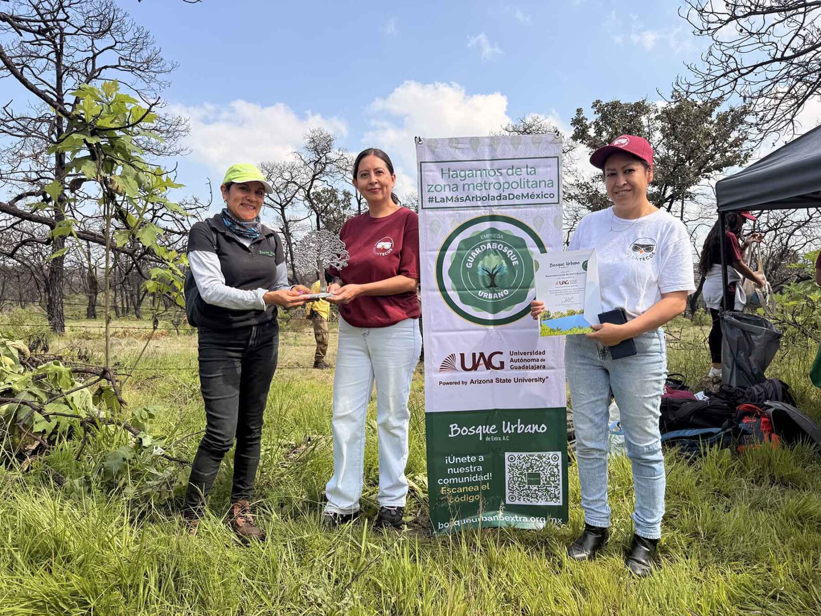 Comunidad UAG realiza reforestación en el Bosque de La Primavera