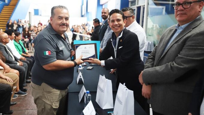 Reconoce IJCF a colaboradores
