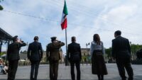 Izan bandera en Plaza Liberación