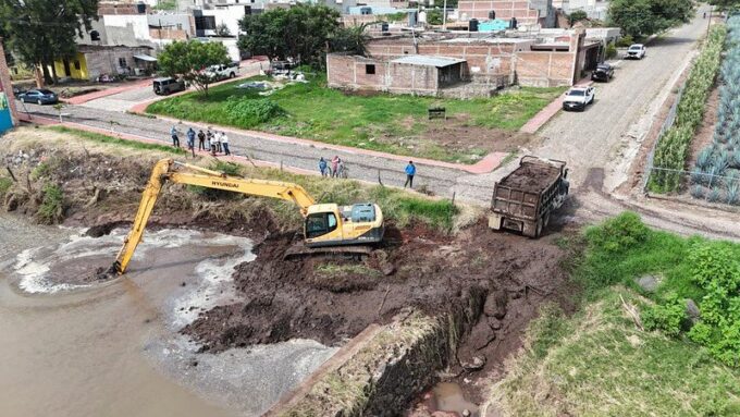 Desazolve en Zapotlanejo tras inundaciones.