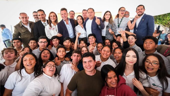 Entrega Pablo Lemus Navarro, Gobernador del Estado, nuevas unidades móviles del programa Médicas y Médicos de Jalisco en tu Hogar