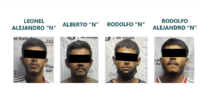 Detenidos por atacar a agentes que investigaban el robo a un supermercado.