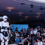 Presentan robots