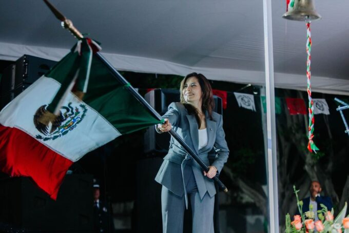Vero Delgadillo da el Grito en la Unidad Administrativa Benito Juárez.