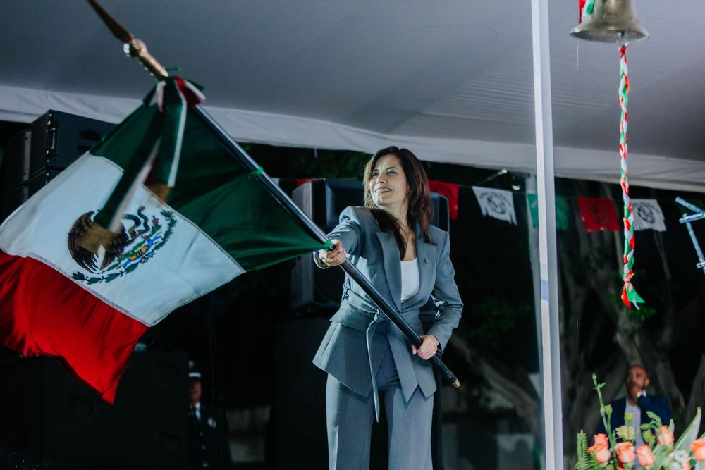 Vero Delgadillo da el Grito en la Unidad Administrativa Benito Juárez.