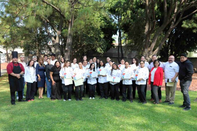 Reconocen participación de alumnos en eventos internacionales.
