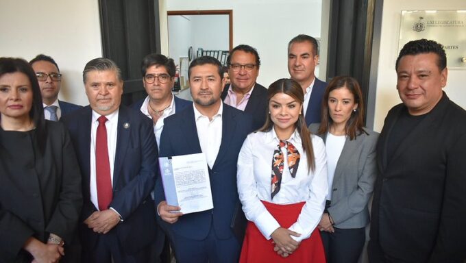 l Gobierno de Jalisco presentó ante el Congreso del Estado una iniciativa para construir, mantener, rehabilitar y operar el Acueducto Sustituto Chapala-Guadalajara