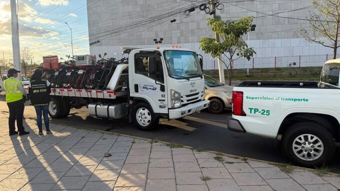 Sanciona SETRAN a 92 motociclistas por ofrecer viajes de pasajeros en Jalisco