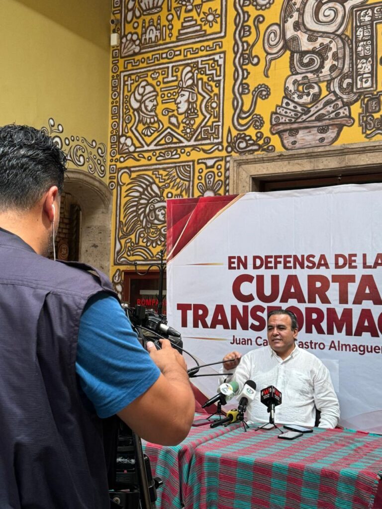Juan Carlos Castro Almaguer en rueda de prensa en el Hotel La Rotonda en Guadalajara.
