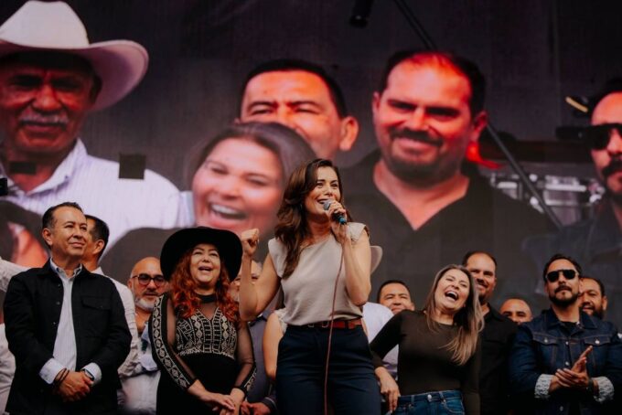 Reconoce Verónica Delgadillo a servidores públicos.
