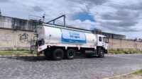 Reparto de agua en pipas en Guadalajara.